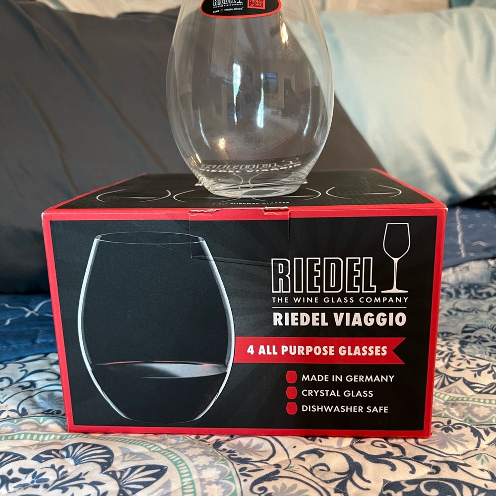 Riedel Viaggio All-Purpose Crystal Glasses - Red and Black Box